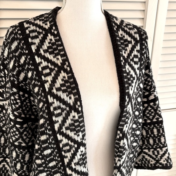 Velvet by Graham & Spencer Cardigan Sweater Women’s Black Ivory Coatigan Size ML - Picture 3 of 11
